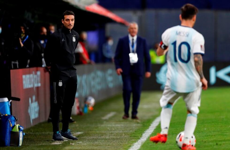 Lionel Scaloni: "Messi tiene una molestia en el tobillo pero está para jugar"