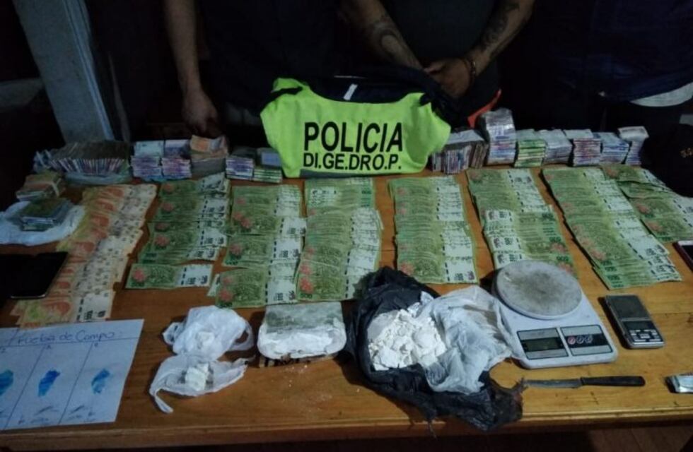 Fueron aprehendidos por una estafa, pero descubrieron una gran cantidad de sustancias ilegales