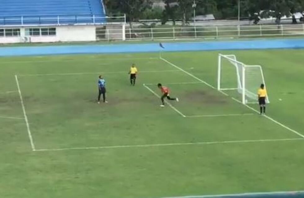 Viral: Festejó antes de tiempo un penal errado del rival y terminó siendo el hazmereír del público