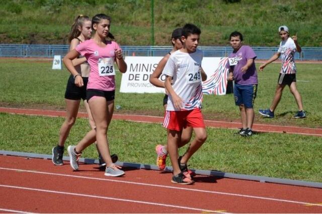 Pista sintética del CEPARD en Misiones durante su primera competencia oficial\u002E )Ministerio de Deportes)