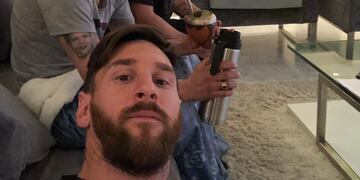 El astro del Barcelona subió una selfie junto a parte de su familia\u002E (@leomessi)