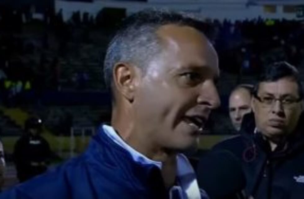 Lavallén, DT de Atlético Tucumán: "Nos pararon el avión en la pista, pero Dios es justo"