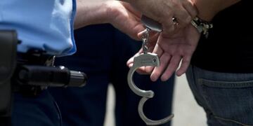 Hombre con esposas\u002E (Foto: imagen ilustrativa)\u002E