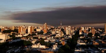 El cielo quedó cubierto debido a la propagación de las partículas de lo que se quemó en el Delta\u002E (@alanmonzon)