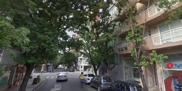 Barretearon las puertas de dos departamentos céntricos (Google Maps)