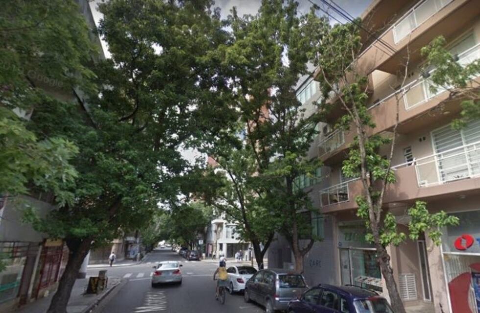 Barretearon las puertas y vaciaron dos departamentos céntricos