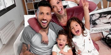 El matrimonio envió a sus hijos a Madrid antes de que el jugador diera positivo\u002E (@tamara_gorro)