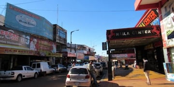 Zona comercial de Encarnación, Paraguay\u002E