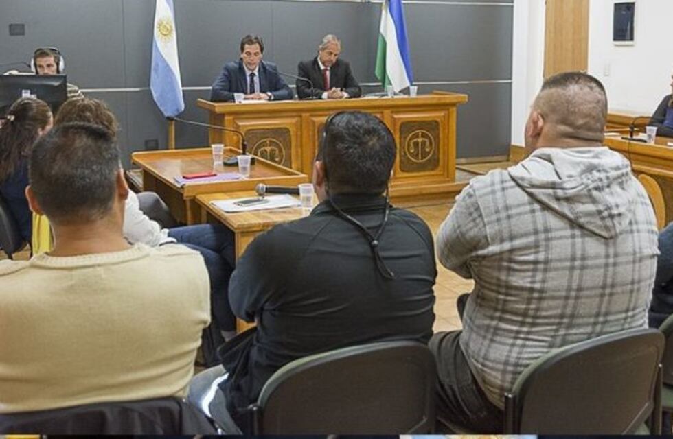 Declararon culpables a dos policías que golpearon a un grupo de jóvenes en Bariloche