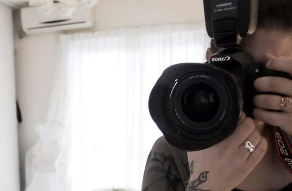 Robaron un estudio fotográfico: su dueña inició una campaña para recuperar la cámara y los flashes