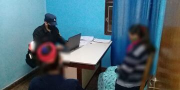 La menor se presentó en la comisaría junto a su madre\u002E
