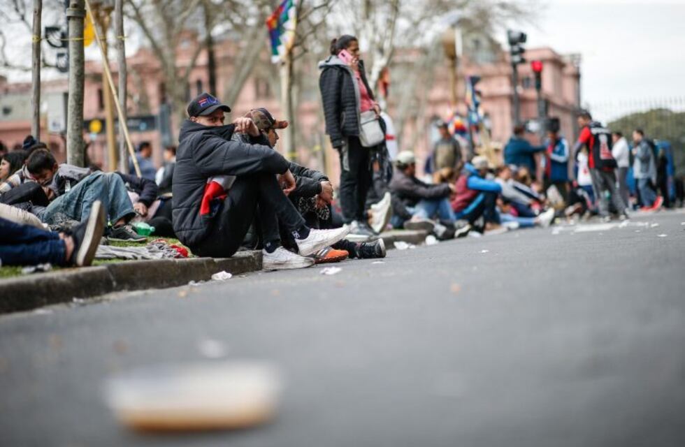 Así limpiaron la 9 de Julio luego del acampe por la emergencia alimentaria