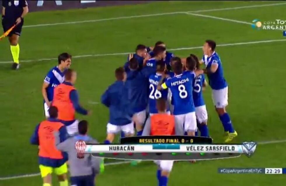 Copa Argentina: Vélez le ganó a Huracán por penales y avanzó a cuartos