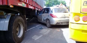 Choque múltiple en Guatemala y Mendoza \u002E (Radio Dos)