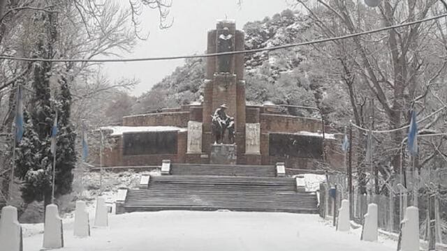 Postales de la nieve: el Manzano Histórico sorprendió con un manto blanco
