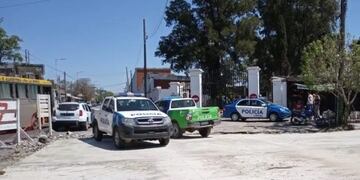 Un grupo de motociclistas arrasó con un cementerio de Lomas de Zamora (Web)