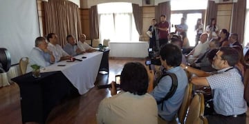 Morales, Valdés y Cornejo, en diálogo con los periodistas en la capital correntina\u002E