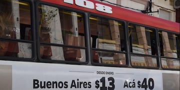 Comenzaron a circular colectivos con la leyenda de precios sin subsidios\u002E