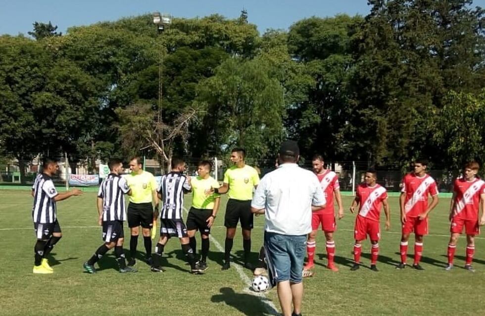 Las ligas de fútbol del interior se enfrentan al gobierno y no arrancan