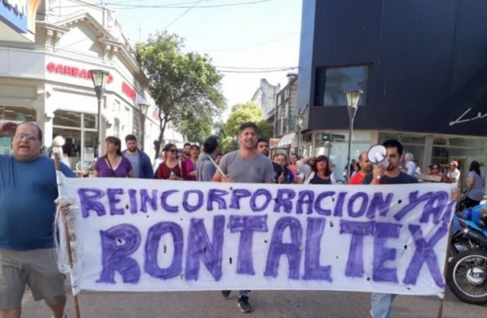 Conflicto Laboral: Los empleados despedidos de Rontaltex marcharon por las calles