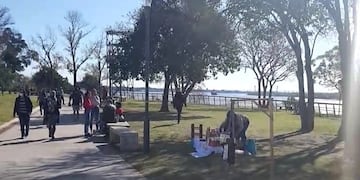Desde el Municipio de Rosario anunciaron que no están prohibiendo os pic nics en los parques en tiempos de coronavirus\u002E (Vía Rosario)