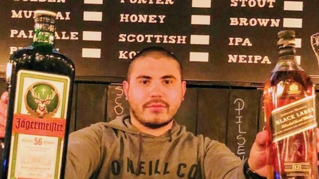 "Me dan ganas de cerrar todo y emigrar a otra ciudad", afirma el dueño de una cervecería azuleña