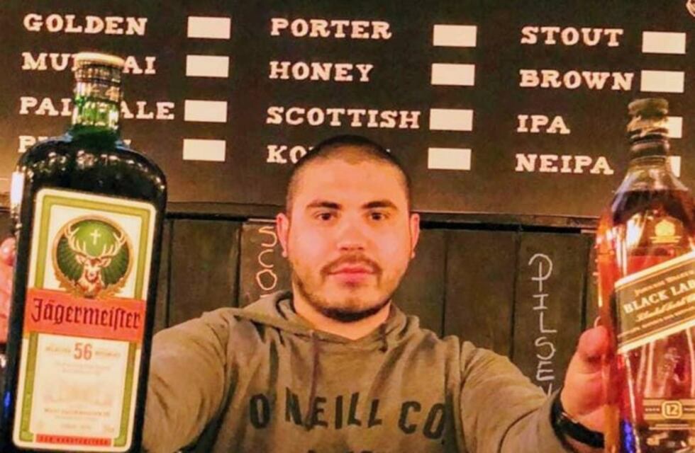 "Me dan ganas de cerrar todo y emigrar a otra ciudad", afirma el dueño de una cervecería azuleña