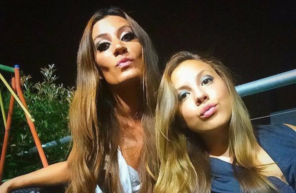 Antonella Olivera, la hija de Natacha Jaitt, retomó una "tradición" tuitera de su mamá: "martes de escotes"