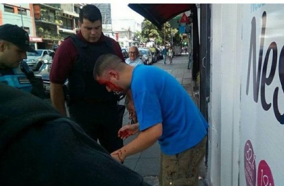 Se hizo pasar por su hija de 11 y golpeó al hombre que la acosaba por WhatsApp