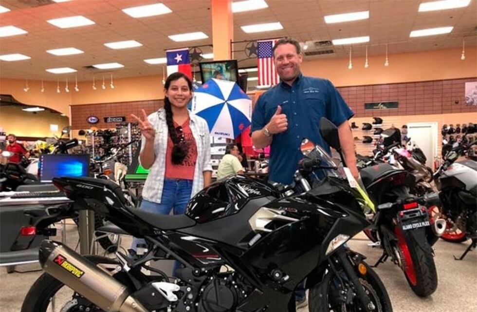 Le robaron la moto a una enfermera que trabajaba contra el coronavirus y Kawasaki la sorprendió