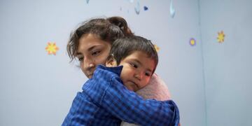 Según ANSeS, la mitad de los beneficiarios de la AUH trabajan (Foto: Clarín)