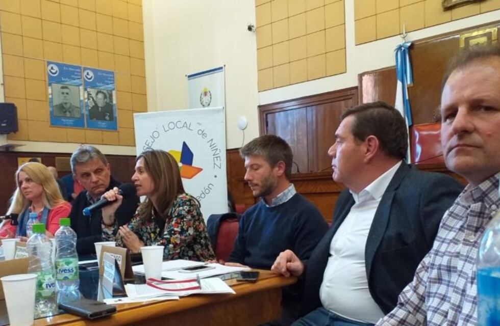 Candidatos a intendentes debatieron sobre la niñez, con la ausencia de Arroyo