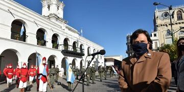 Gustavo Sáenz durante los actos por el 25 de Mayo\u002E (Gobierno de la Provincia de Salta)
