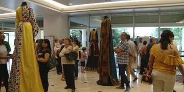 Los vestidos los confeccionó el diseñador Mohamed Lamyne\u002E