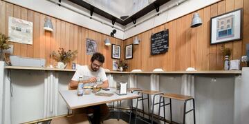 A un paso de no más azúcar en las mesas de los bares