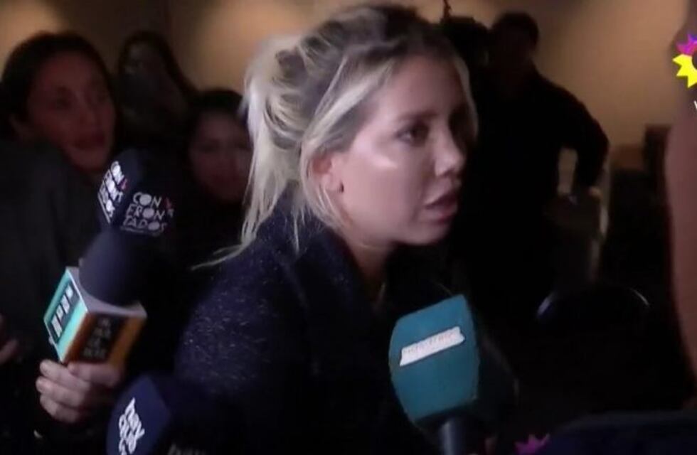 Wanda Nara arremetió contra los periodistas que la abordaron a la salida del teatro