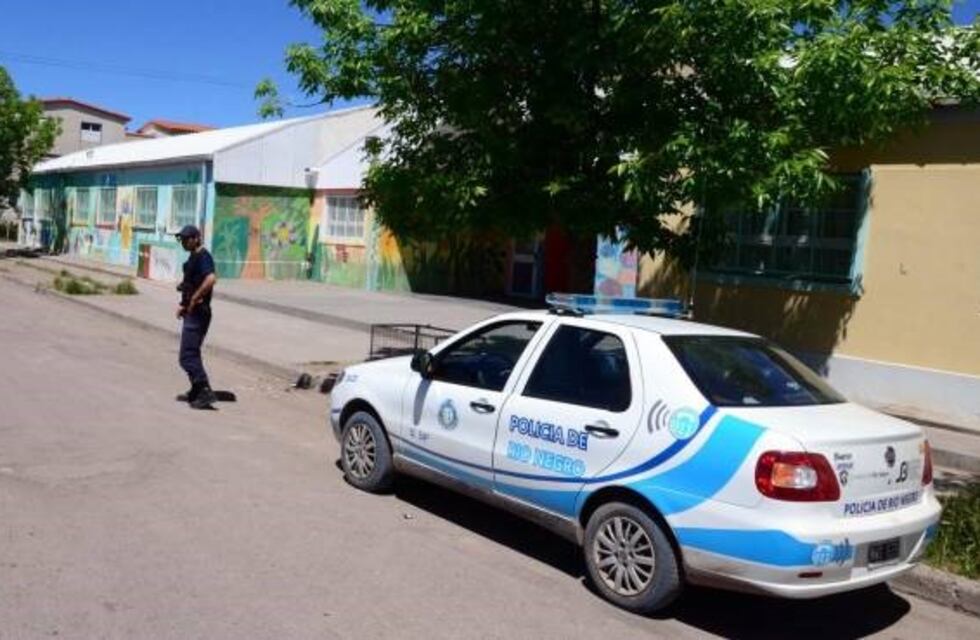 Se ofreció para ayudarla a bajar del taxi y terminó robándole la cartera