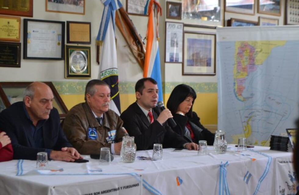 Se presentó en Ushuaia el libro sobre Malvinas "Operación Olvido"