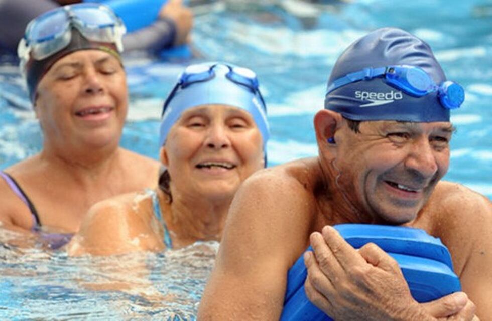 Comenzarán las clases gratuitas de Natación para adultos mayores de PAMI
