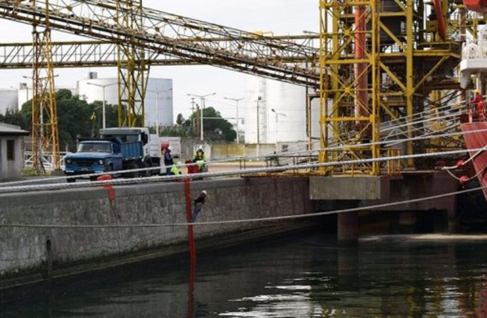 Se convalidaron los sitios de amarre del Puerto de Quequén