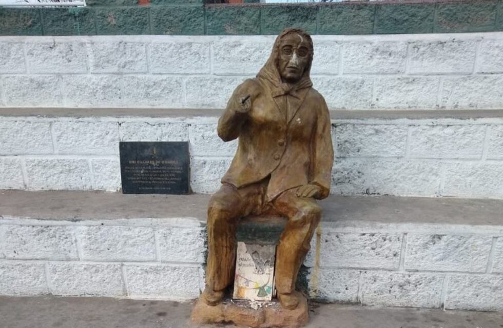 Vandalismo: dos niños fueron demorados en la comisaría por dañar la estatua de Emilia D'Ambra