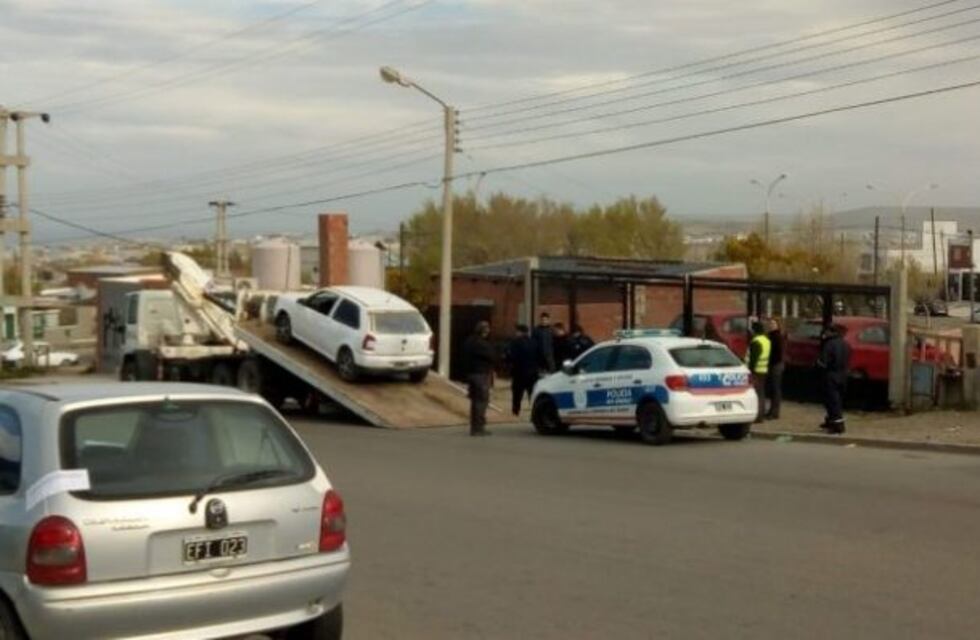 Le secuestran el auto y denuncia que le robaron 45 mil pesos