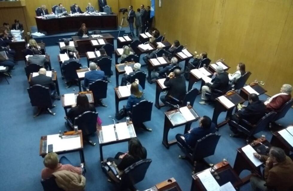En la Legislatura provincial aprobaron la modificación de la ley tributaria y bajaron los ingresos brutos