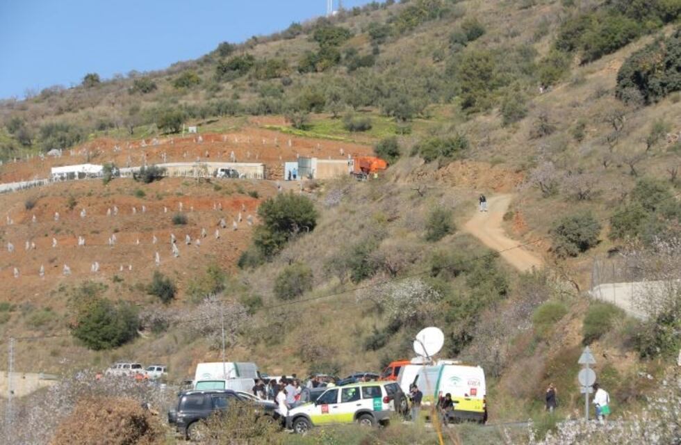 España: dramático rescate de un niño de dos años que cayó en un pozo