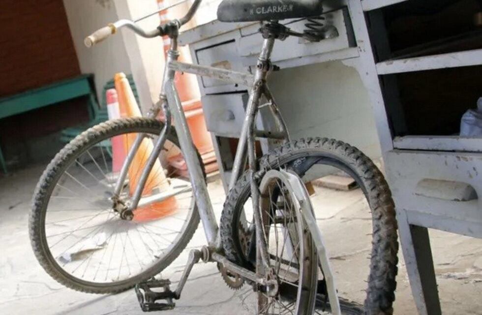 Murió un ciclista y su familia sospecha que fue por una picada de autos