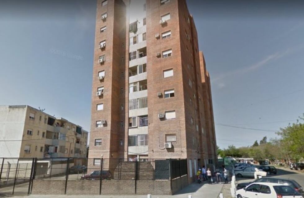 Balearon el frente de un departamento fonavi de zona sudoeste