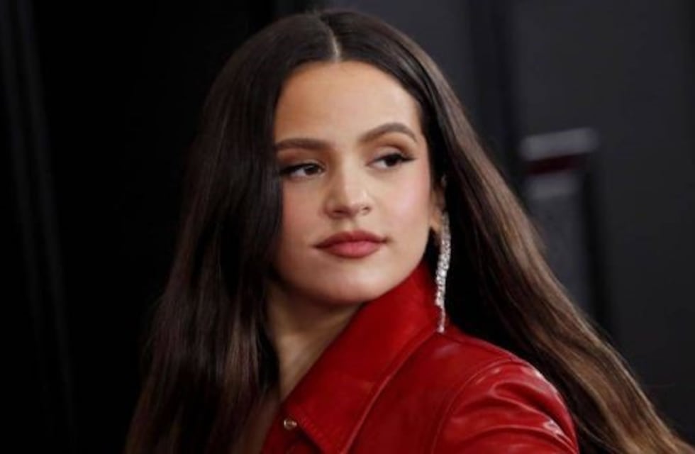 El cambio de look de Rosalía en cuarentena: se cortó ella misma el pelo