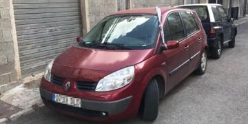 Un hombre olvidó a su nieta en el auto