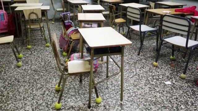 Colocan pelotas de tenis en las sillas para que no hagan ruido (Diario Textual)