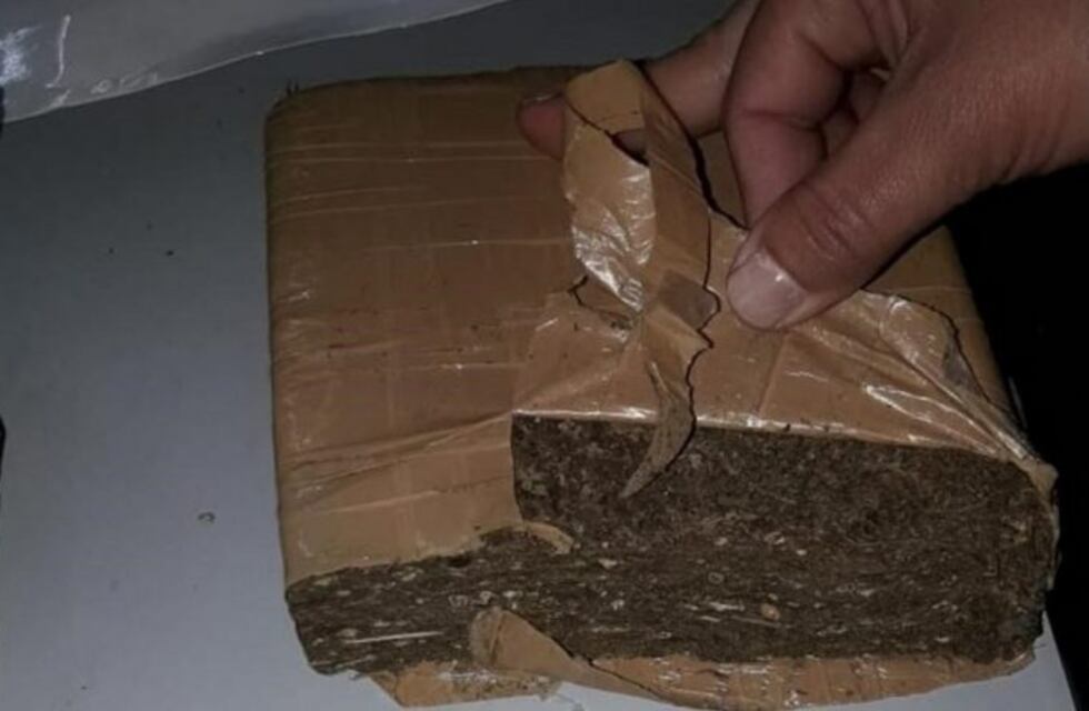 Detuvieron en La Banda a un hombre con seis ladrillos de marihuana